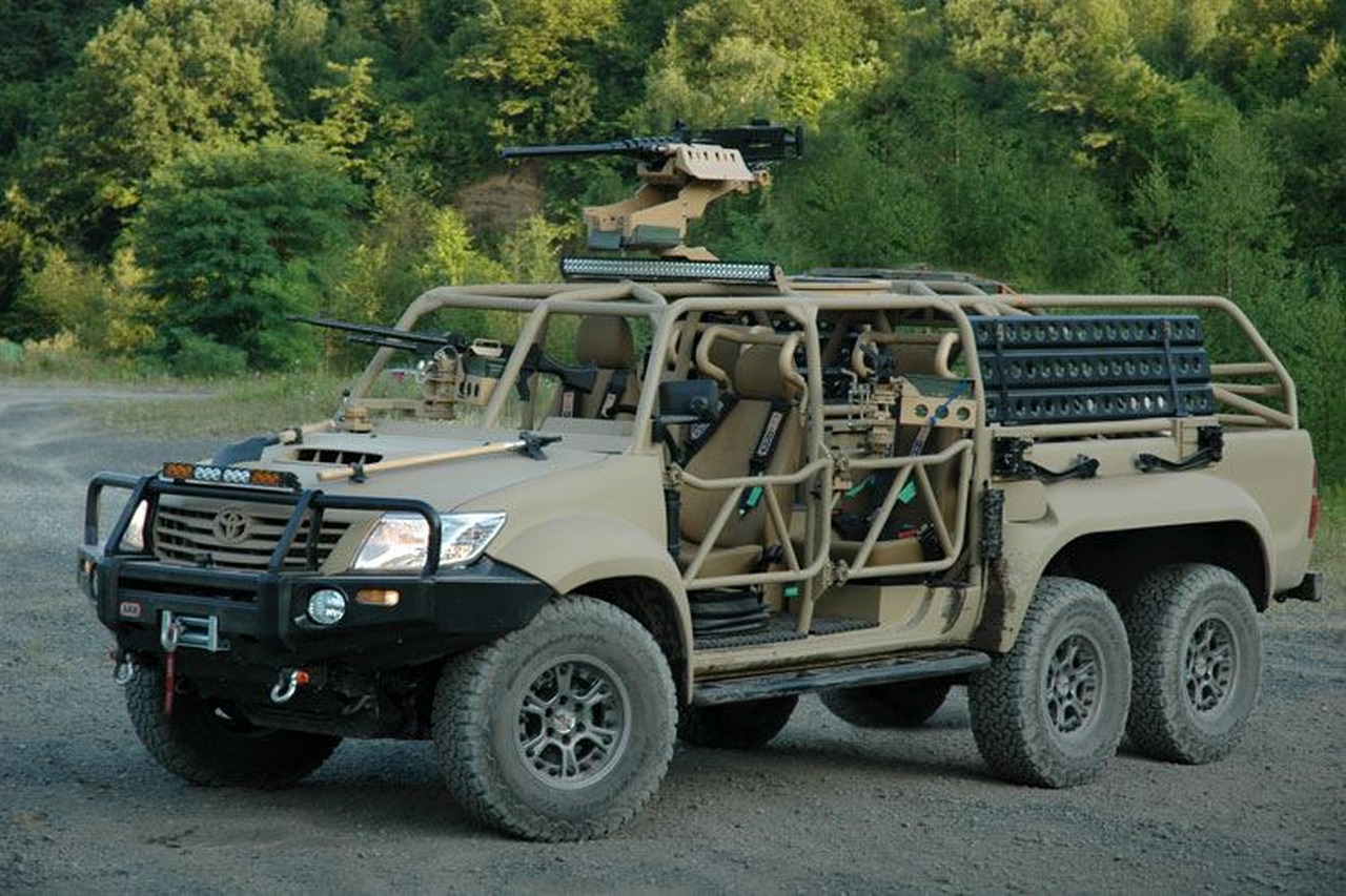 Toyota Hilux 4x4 Military